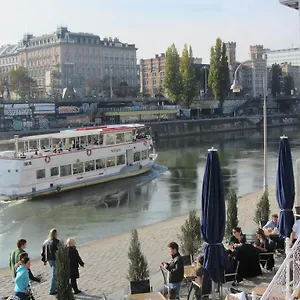 Wohnen Im Herzen Von At The Waterfront Hotel