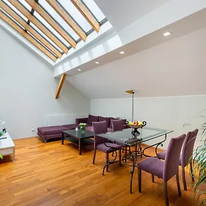 Almandine Apartmanhotel Prága